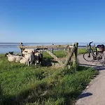 Prázdninový dům G1 Eingezaeuntes Haus Mit Kamin In Eckwarderhoerne By Interhome *