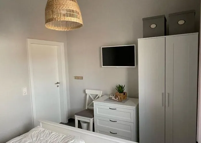 G1 Eingezaeuntes Haus Mit Kamin In Eckwarderhoerne By Interhome